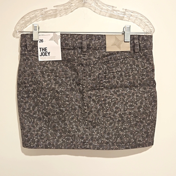 BCBGeneration 'The Joey' Dark Slate gray fruit print mini skirt sz.26 5 pockets - Picture 4 of 7